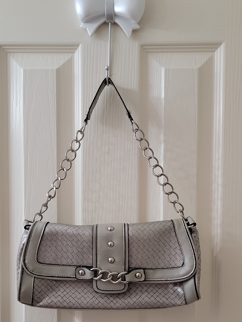 Women’s Silver Woven Shoulder Bag with Chain Strap
